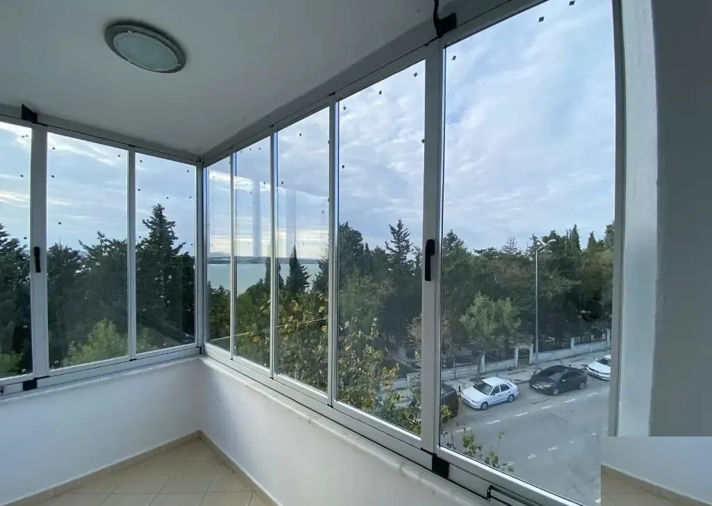 Beylikdüzü 3+1 daire katlanır cam balkon montajı